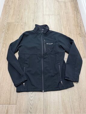 Columbia Men's Black Performance Softshell Jacket